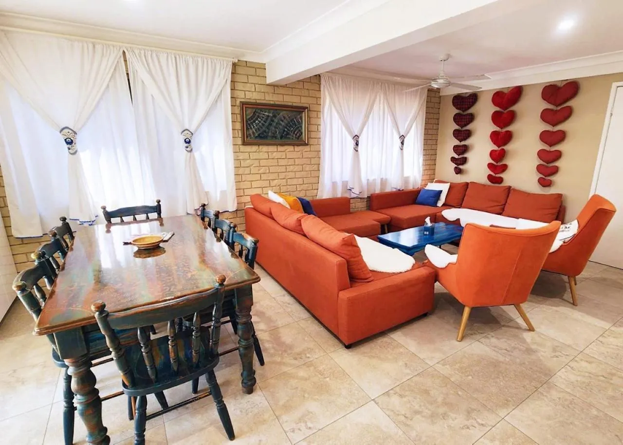 דירה Big Family Holiday By The Buddina Beach